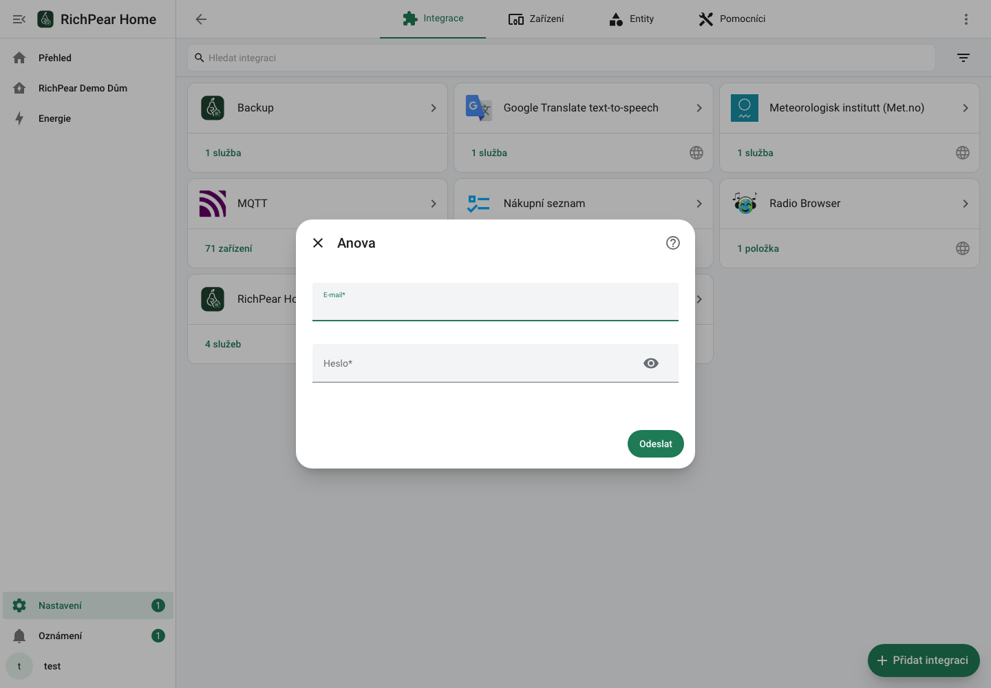 Formulář Anova pro e-mail a heslo v českém RichPear Home