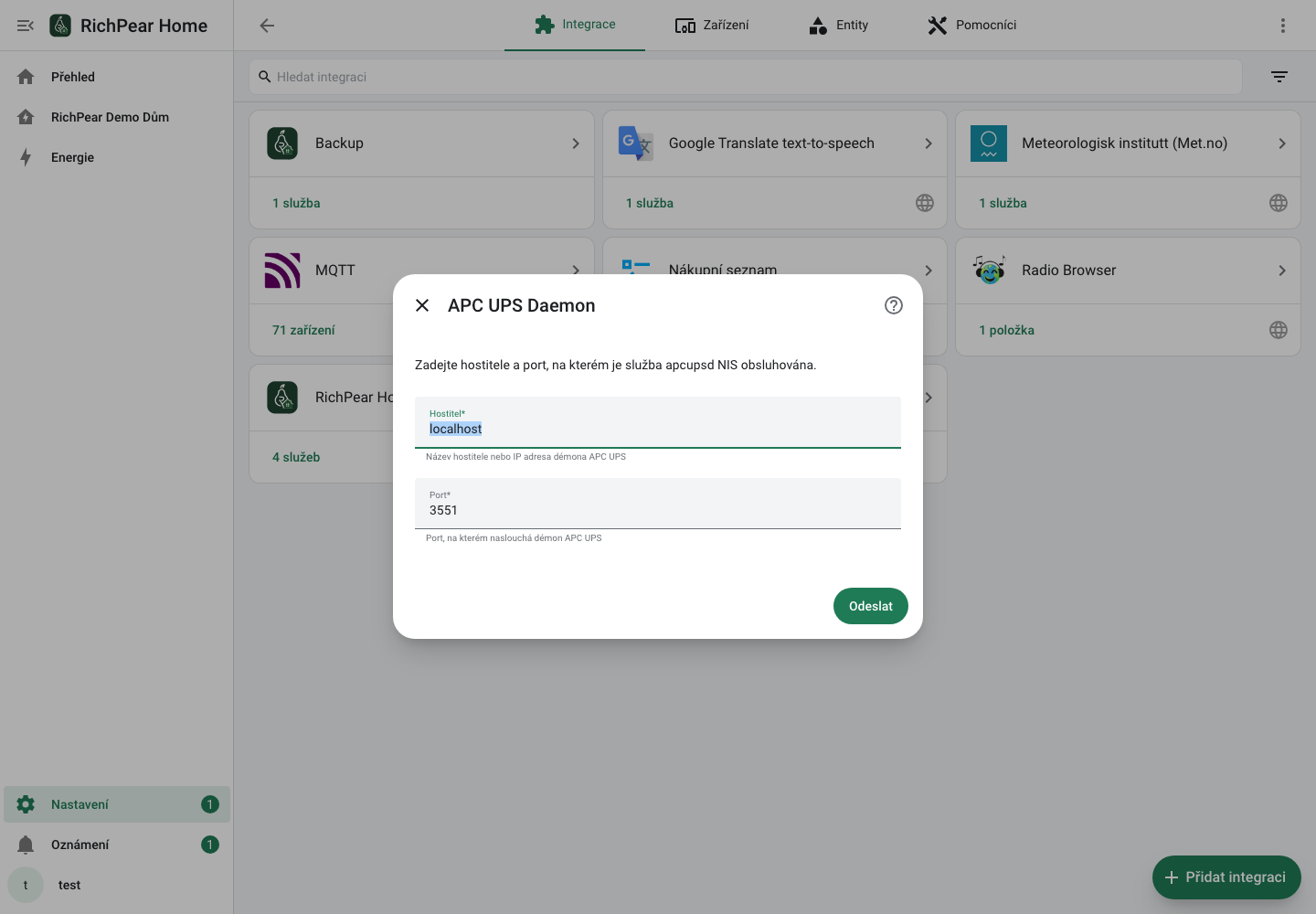 Formulář APC UPS Daemon s hostitelem a portem
